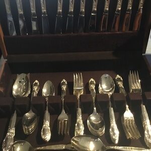 Oneida LTD Silversmiths Vintage Ballad Country Lane 65-piece flatware set